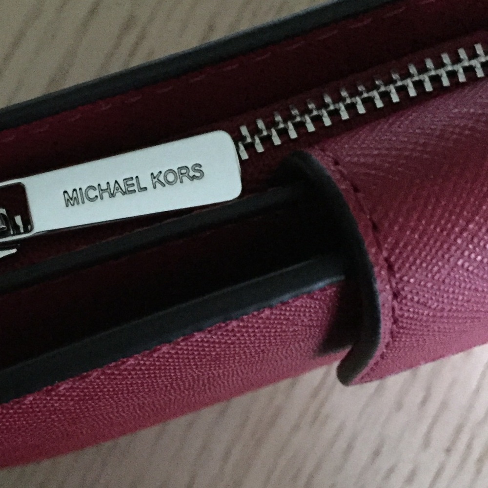 Michael Kors Dark Raspberry Leather Bifold Wallet - Picture 5 of 9
